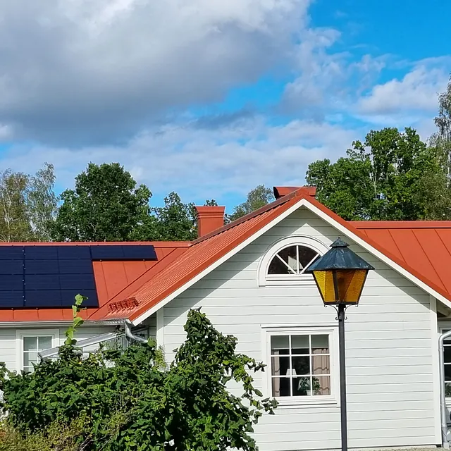 Installation på falsat plåt utanför Vissefjärda
